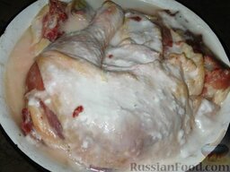 Куриные окорочка, маринованные в кефире: Как приготовить маринованные куриные окорочка в кефире:    Куриные окорочка помоем, сложим в миску и зальем кефиром. Поставим в холодильник. Мариноваться окорочка могут 3-8 часов.