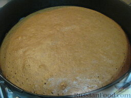 Торт "Панчо классический": Поставить форму в духовку на среднюю полку, выпекать при температуре 180°C около 30-35 минут.