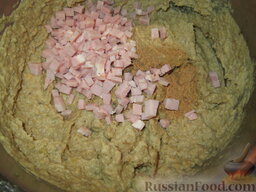 Бутербродная масса из нута и грибов: Добавить мелко нарезанную ветчину или другую колбасу.   Добавить мускатный орех и перец по желанию.