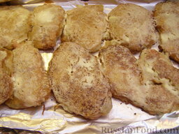 Куриное филе, запеченное в картофельном кляре: Запекать в духовке при температуре 200 градусов 25-30 минут.