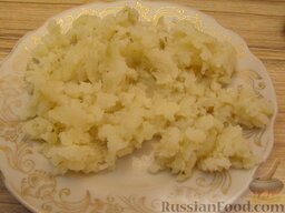 Вареники с картошкой "Солнечные": Пока тесто для вареников с картошкой 