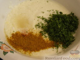 Закусочные оладушки на кефире: Добавить в кефир укроп и карри.