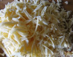 Салат "Мимоза" на скорую руку: Твердый сыр натереть на крупной тёрке.