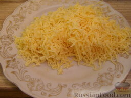 Полосатая картофельная запеканка: Как приготовить картофельную запеканку:    Сыр натереть на мелкой терке.    Включить духовку.