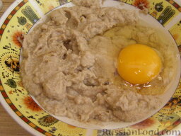 Куриное филе в грибном кляре: Измельчить блендером, добавить яйца и снова взбить.