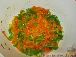 Суп с репой и бататом: Добавить сладкий зеленый перец, нарезанный небольшими кусочками, обжарить.
