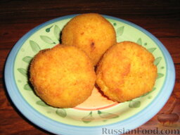 Рисовые "Апельсинки" с соусом Рагу   (Arancini al ragu): Готовые рисовые шарики с мясной начинкой. Приятного аппетита!