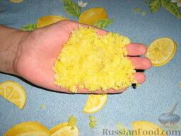 Рисовые "Апельсинки" с соусом Рагу   (Arancini al ragu): На ладонь выложить небольшое количество риса.