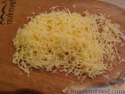 Сладкий банановый омлет с сыром: Как приготовить сладкий омлет с бананом и сыром:    Сыр натереть на мелкой терке.