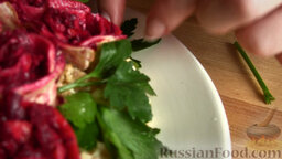 Салат "Розы": Украсить салат 