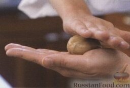 Песочное печенье с шоколадом: 5. Из полученного теста сформировать шарики одинакового размера (один шарик - примерно 2 столовые ложки теста).
