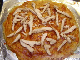 Картофельная запеканка "Пицца": Выложить кусочки филе.