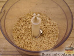 Дважды ореховые оладушки: Как приготовить оладьи с орехами:    Орехи измельчить блендером (или с помощью кофемолки).