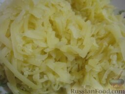 Салат «Царская шуба»: Картофель отварной очистить, натереть на крупной терке.