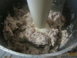 Фасолевый цимес (паштет из фасоли): Отварную фасоль пропустить через мясорубку или взбить в блендере (обязательно добавить немного фасолевого отвара).