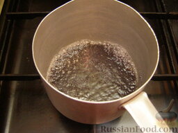 Кутья пшеничная: В отдельную кастрюльку насыпать мак. Залить водой, довести до кипения, варить 10 минут. Оставить распариваться еще на 20 минут. Затем воду слить, мак слегка растолочь.