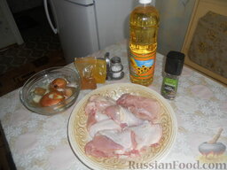 Тушеная курица с имбирем: Основные ингредиенты для приготовления курицы с имбирем плюс горячая вода и сметана.