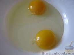 Омлет с майонезом: Как приготовить омлет с майонезом:    Яйца разбить в тарелку.