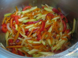 Лагман вегетарианский: Добавить перец к овощам.