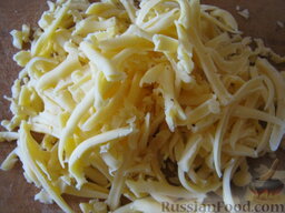 Отбивные с грибами и сыром: Натереть твердый сыр на крупной терке.