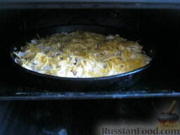 Отбивные с грибами и сыром: Поставить форму с мясом на среднюю полку. Запекать отбивные с сыром и грибами в разогретой до 200 градусов духовке в течение 30-40 минут.