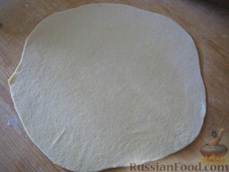 Бабушкины хрустики: Раскатать тесто в пласт, толщиной также как для вареников.