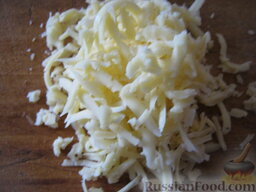 Нежные свиные котлеты с сыром: Сыр твердый натереть на крупной терке.