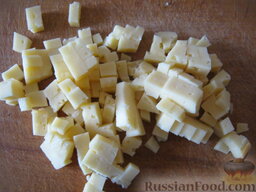 Салат куриный с пекинской капустой и сухариками: Сыр твердый натереть на крупной терке или мелко нарезать.