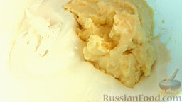 Торт "Птичье молоко" с жасмином: Добавить масляный крем и хорошо перемешать.