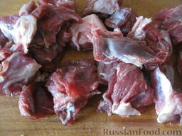 Плов по-узбекски: Как приготовить плов по-узбекски:    Мясо вымыть, обсушить. Нарезать кусочками.