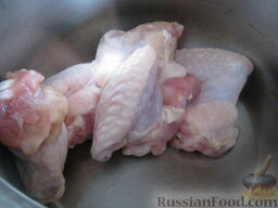 Грибной суп с куриными крылышками: Как приготовить грибной суп с курицей:    Куриные крылышки хорошо промыть.