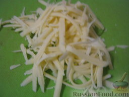 Омлет сырный: Твердый сыр натереть на крупной терке.