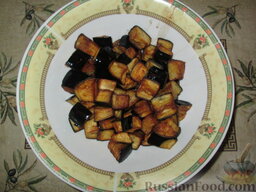 Паста с баклажанами и сыром: Поджарить баклажаны на растительном масле, можно воспользоваться фритюрницей.