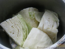 Постные котлеты из капусты: Как приготовить постные котлеты из капусты:    Кочан капусты вымыть, разрезать на 4 примерно равные части.