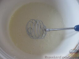 Манник на кефире "Апельсиновое чудо": Как приготовить манник на кефире:    В миску налить кефир. В кефир добавить соду. Перемешать.