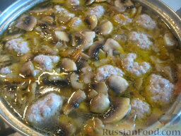 Сырный суп с фрикадельками: В суп выложить зажарку и плавленые сырки.