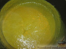 Cуп-пюре из зеленого горошка и тыквы: Пюрировать суп (блендером) до однородного состояния.