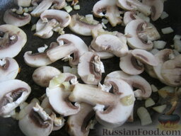 Драники с грибами: Как приготовить драники с грибами:    Грибы помыть и нарезать тонкими пластинками.