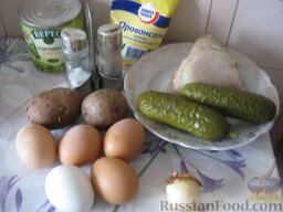 Салат из курицы, с картофелем и яйцами: Продукты для салата с курицей и картофелем перед вами.