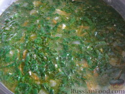 Суп сырный со шпинатом: Затем добавить шпинат. Варить сырный суп со шпинатом 3-5 минут.