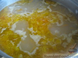 Суп сырный со шпинатом: В кастрюлю выложить зажарку и плавленый сыр. Посолить. Варить под крышкой на маленьком огне 5-10 минут.