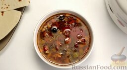 Суп "Мясная солянка" в мультиварке: Мясная солянка в мультиварке готова. Приятного аппетита!