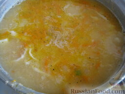 Суп постный гороховый с лапшой: В кипящий суп выложить лапшу. Дать закипеть. Варить гороховый суп постный на небольшом огне 5 минут. Снять с огня.