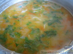 Суп постный гороховый с лапшой: Выложить зелень в суп. Гороховый суп постный готов.