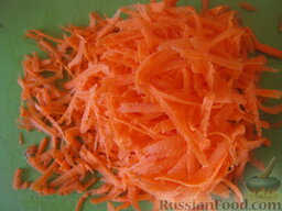 Постная тушеная квашеная капуста: Морковь почистить, помыть и натереть на крупной терке.