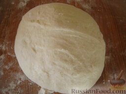 Пирожки жареные с сыром тофу и зеленью: Добавляя теплую воду, замесить мягкое тесто. Накрыть полотенцем. Дать постоять 20-30 минут.