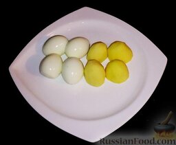 Яйца, тушённые с картофелем, по-Бенгальски  (Dimer Dalna): Как приготовить тушеные яйца с картофелем по-бенгальски:    Яйца отварить (вкрутую), остудить почистить.  Картофель помыть, почистить, порезать пополам, отварить до состояния 1/2 готовности.