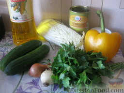 Салат из свежих огурцов с капустой и сладким перцем: Продукты для салата из свежих огурцов перед вами.