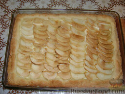 Королевский пирог (с яблоками и творогом): Пирог должен стать золотистым.