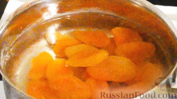 Курица под абрикосовым соусом с миндалем: Как приготовить курицу с миндалем под абрикосовым соусом:    Положите курагу в кипящую воду на 10 минут.